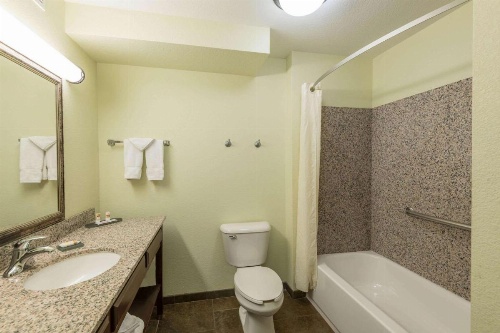 La Quinta Inn & Suites by Wyndham Las Vegas Airport South image 10