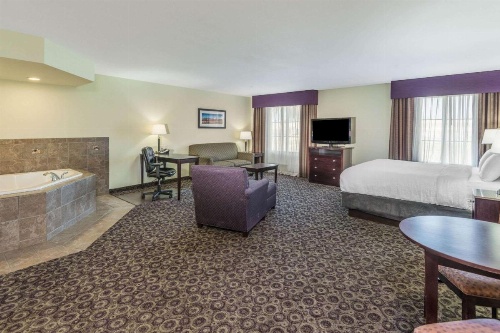 La Quinta Inn & Suites by Wyndham Las Vegas Airport South image 12