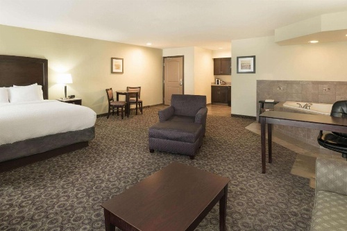 La Quinta Inn & Suites by Wyndham Las Vegas Airport South image 13