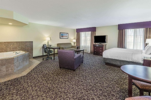 La Quinta Inn & Suites by Wyndham Las Vegas Airport South image 37